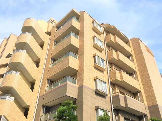 【大家さん向け】高齢者の賃貸入居を受け入れるには？リスクと対策を解説